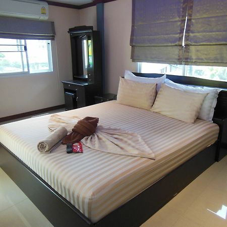 Boomerang Guesthouse And Bar Паттайя Экстерьер фото