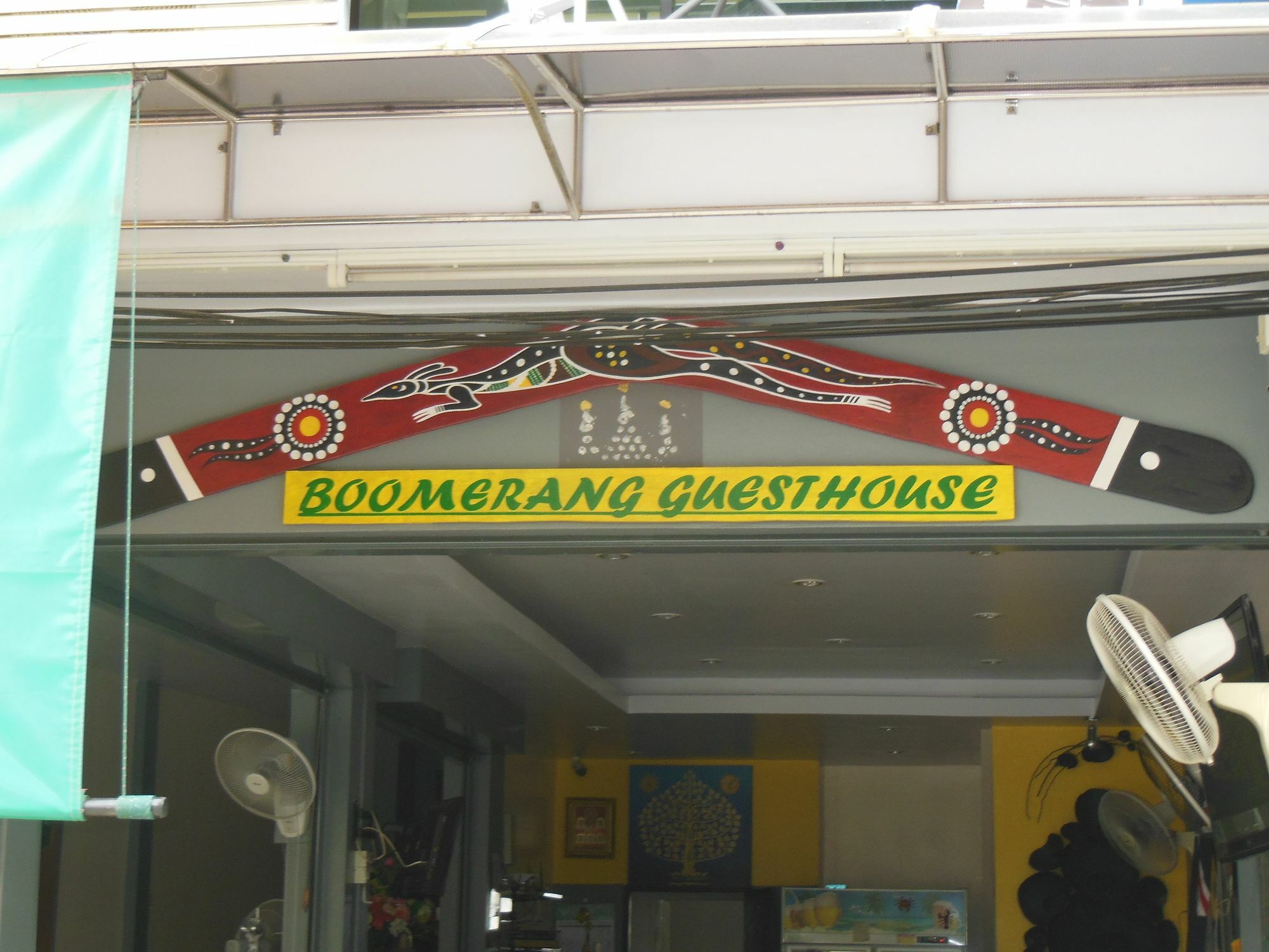 Boomerang Guesthouse And Bar Паттайя Экстерьер фото